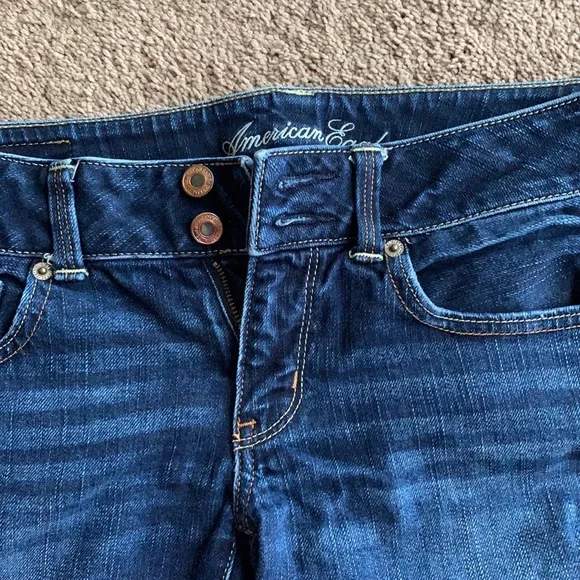 Women’s Crop American Eagle Jeans - Picture 2 of 5